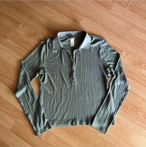 H&M Women's Sage Green Ribbed Polo Shirt Size Medium